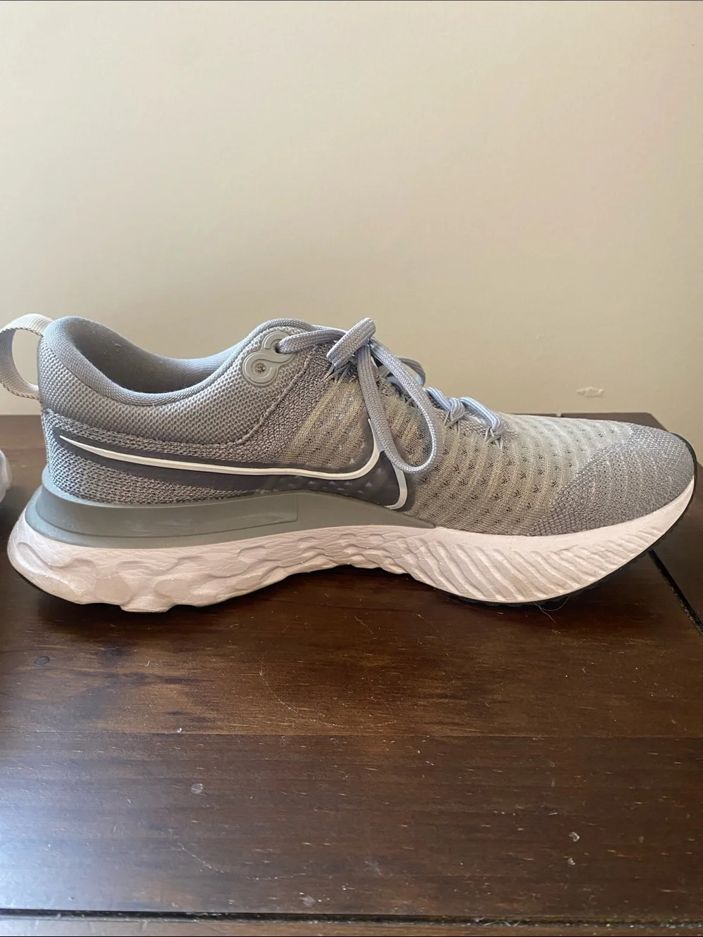 Light Gray Women’s Athletic Running Shoes